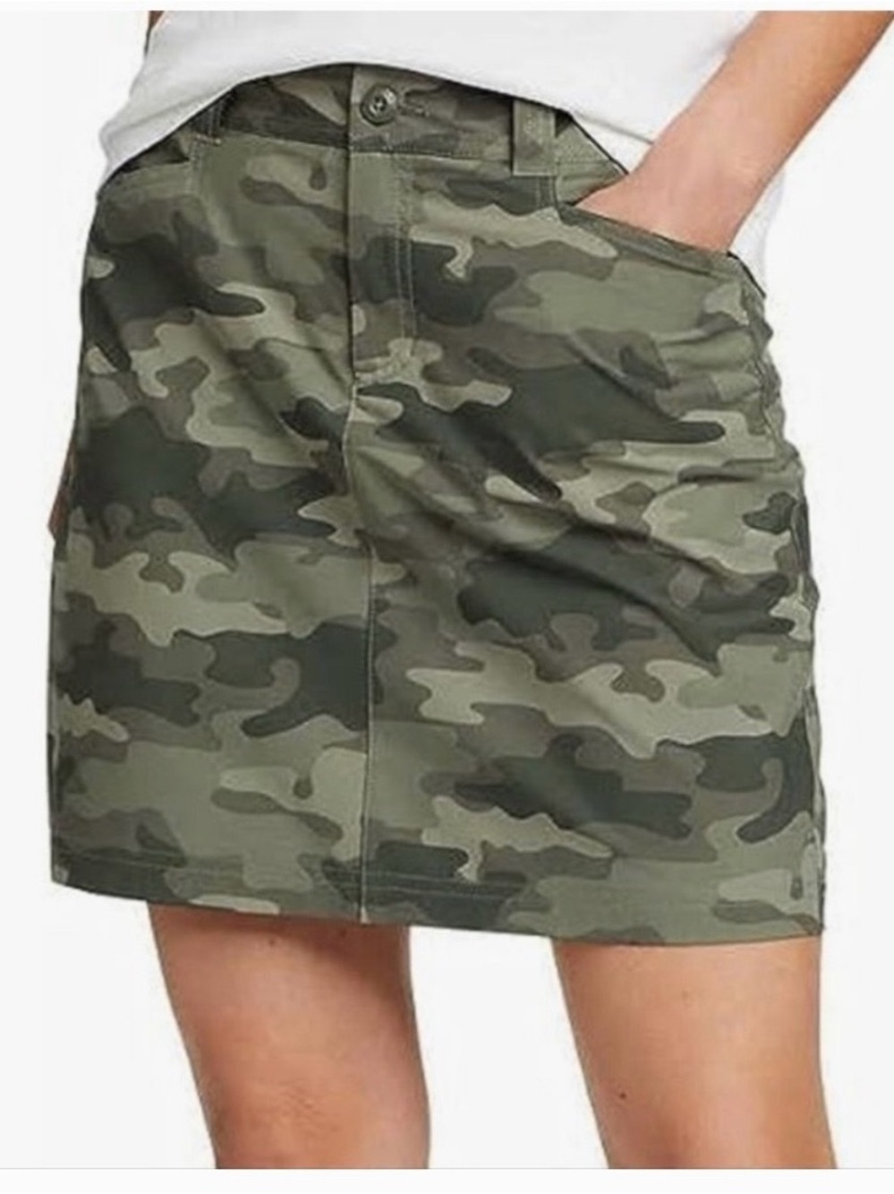 Eddie Bauer Women’s Green Camouflage
UPF50 Adventurer 2.0 Skort
Pockets 6